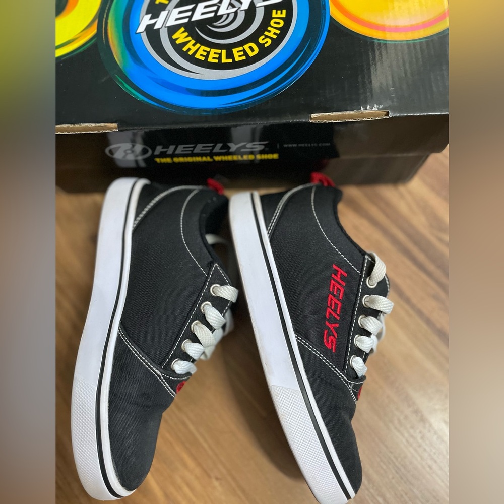 Heelys Pro 20 Wheeled Shoes Size 3
